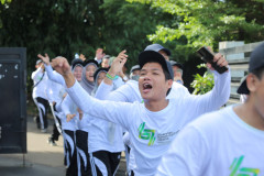 UM_J1001-Large