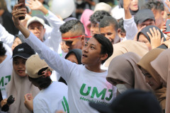 UM_J1354-Large