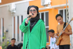 UM_J1553-Large