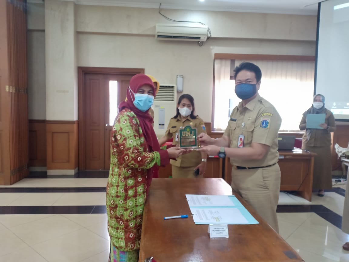 Rektor UMJ Endang Sulastri