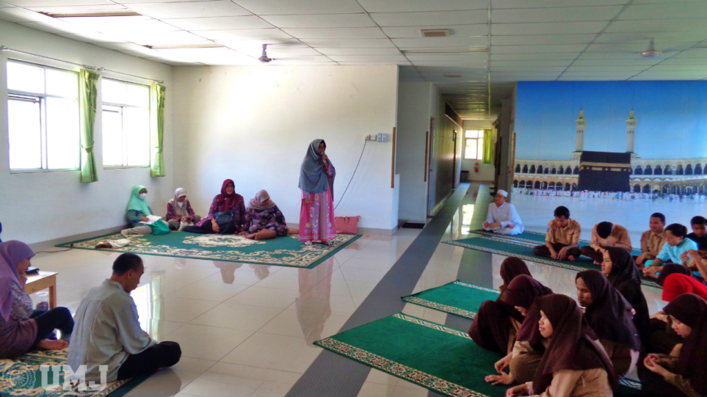 r. Oneng Nurul Badriyah, M.Ag