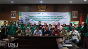 Foto bersama pimpinan UMJ dan sivitas akademika dengan mahasiswa PMM 2023