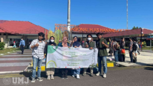 Dokumentasi delegasi mahasiswa UMJ KKN MAs di Bandar Udara Internasional H.A.S. Hananjoeddin pada Kamis (03/08/2023).