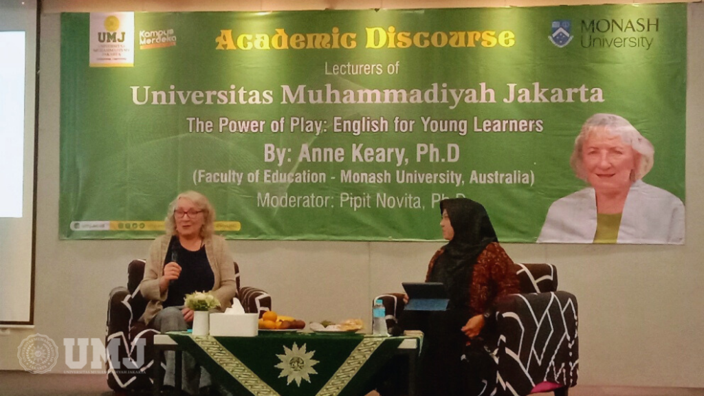 Diskusi akademik oleh dosen Monash University