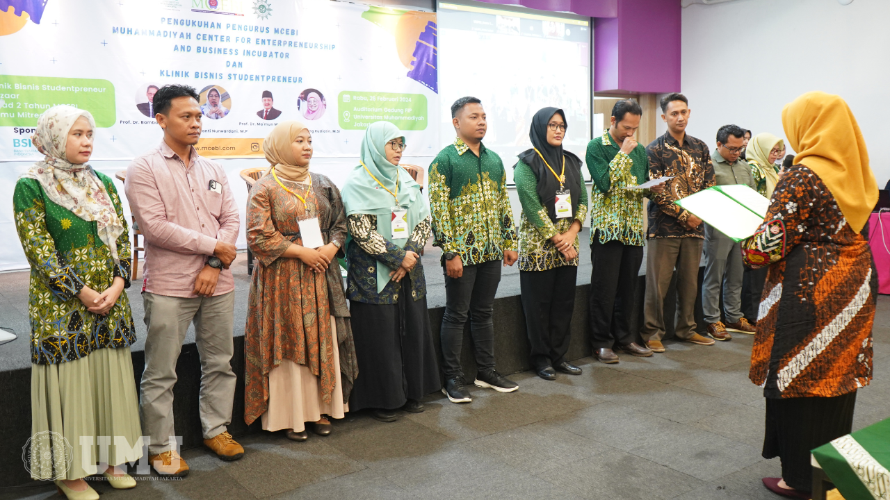 Prosesi pengukuhan pengukuhan pengurus MCEBI Periode 2023-2025 bertajuk Studentpreneurs In Facing Challenges and Opportunities In The Era of Society 5.0 dilaksanakan secara hybrid, di Auditorium Fakultas Ilmu Pendidikan Universitas Muhammadiyah Jakarta (FIP UMJ), Rabu (28/2/2024). (Foto: Alvin Lazuardy)